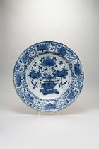 NO RESERVE A LARGE JAPANESE BLUE AND WHITE KRAAK-STYLE DISH EDO PERIOD, C.1700 The well painted with