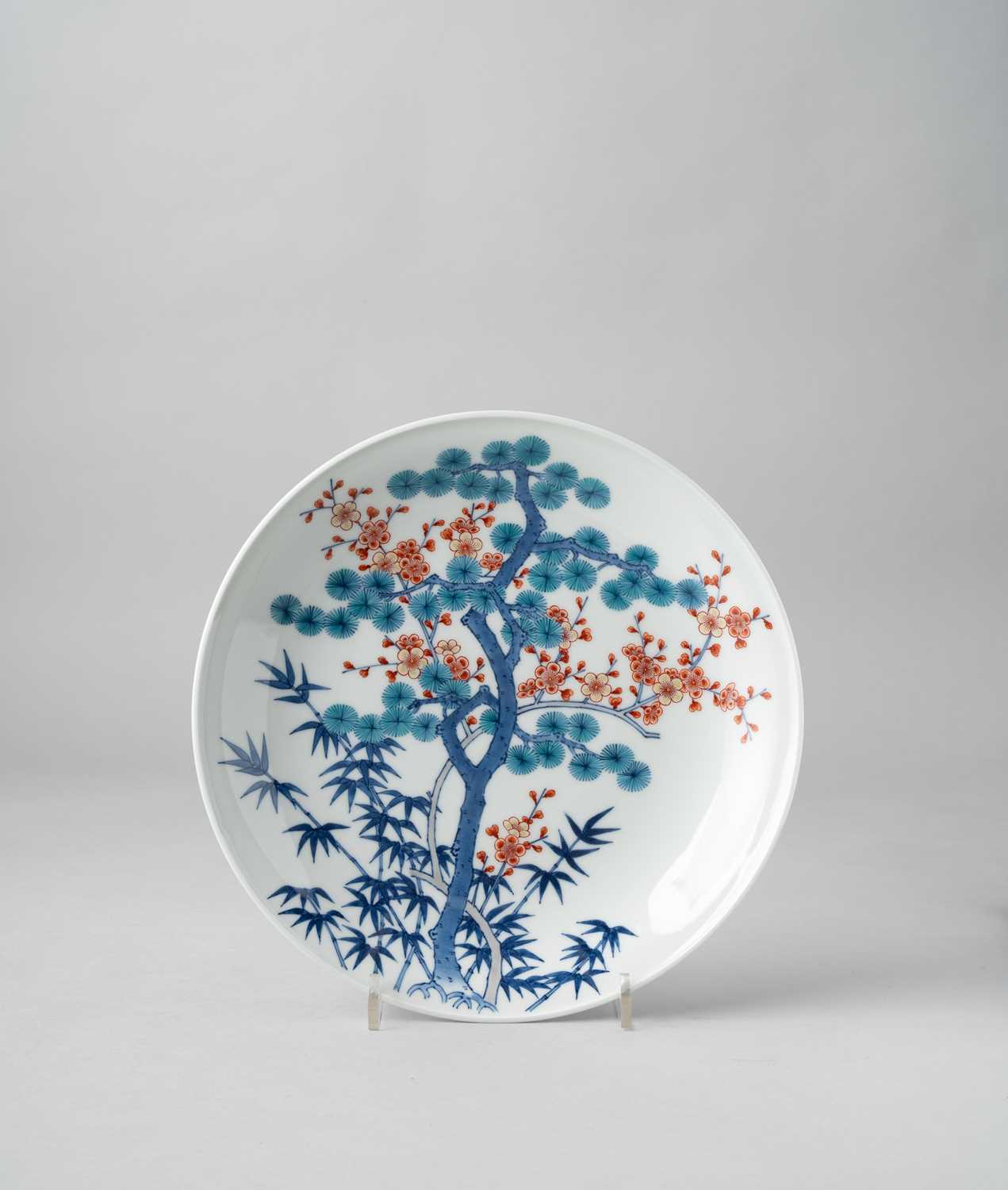 A JAPANESE NABESHIMA DISH BY IMAIZUMI IMAEMON XII (1897-1975) TAISHO/SHOWA, 20TH CENTURY The well