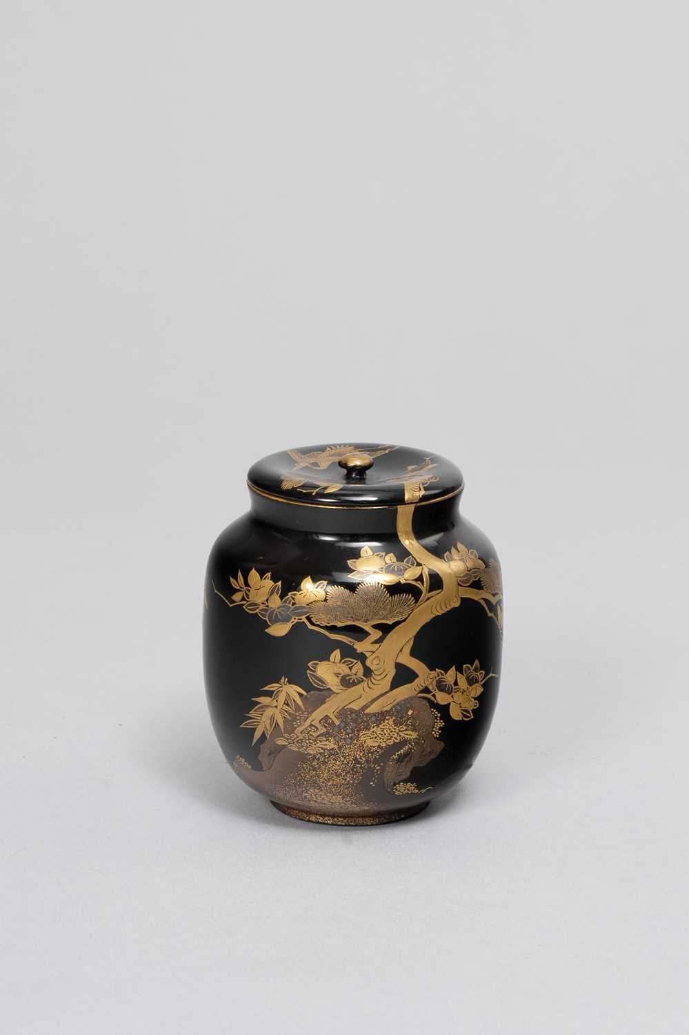 A JAPANESE GOLD AND BLACK LACQUER NATSUME (TEA CADDY) MEIJI OR LATER, 19TH OR 20TH CENTURY Decorated