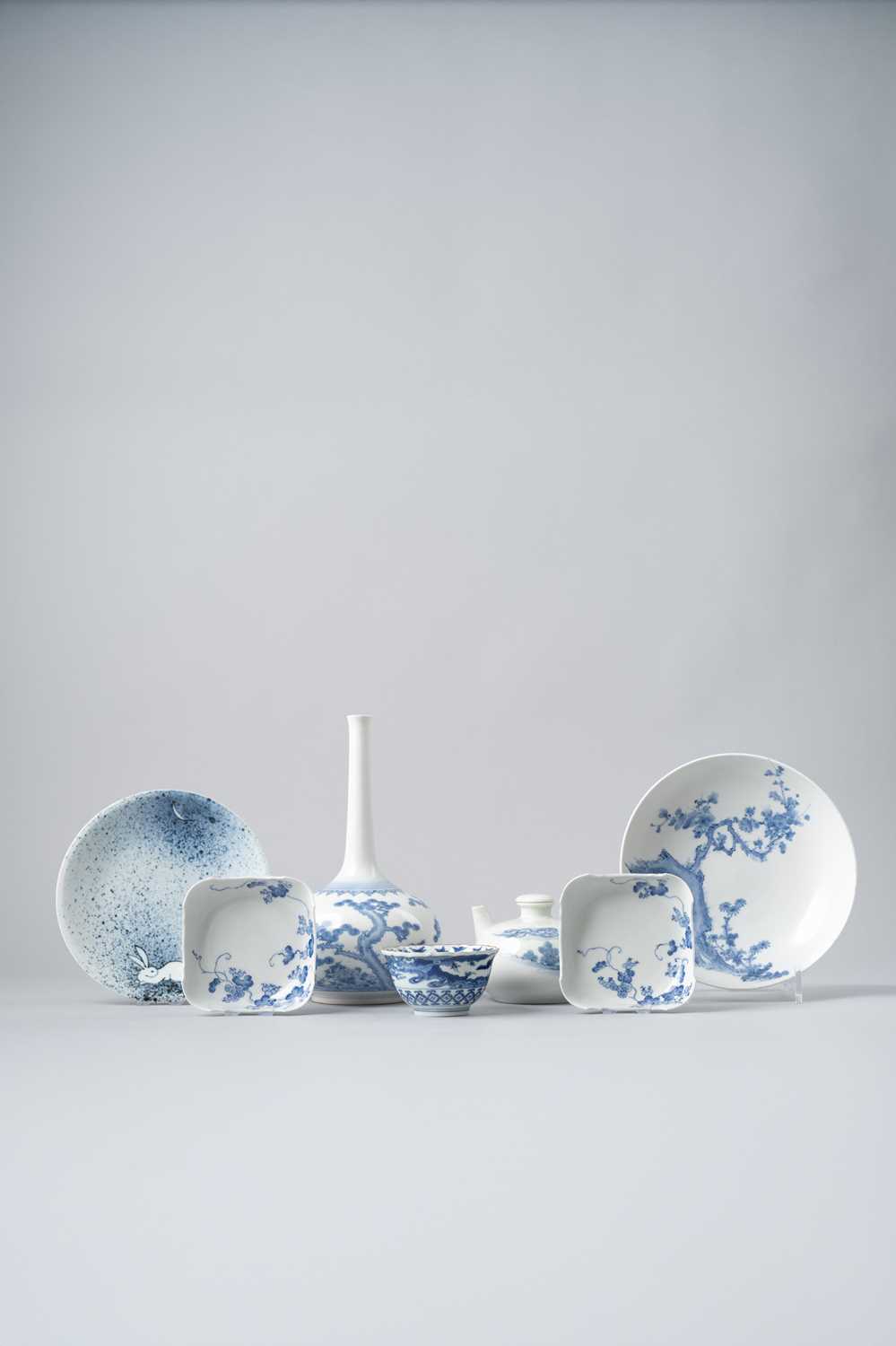 NO RESERVE A COLLECTION OF JAPANESE BLUE AND WHITE PIECES EDO AND LATER, 18TH CENTURY AND LATER