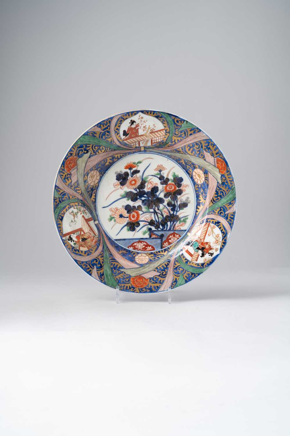 NO RESERVE A LARGE JAPANESE IMARI CHARGER EDO PERIOD, 18TH CENTURY Decorated in underglaze blue,