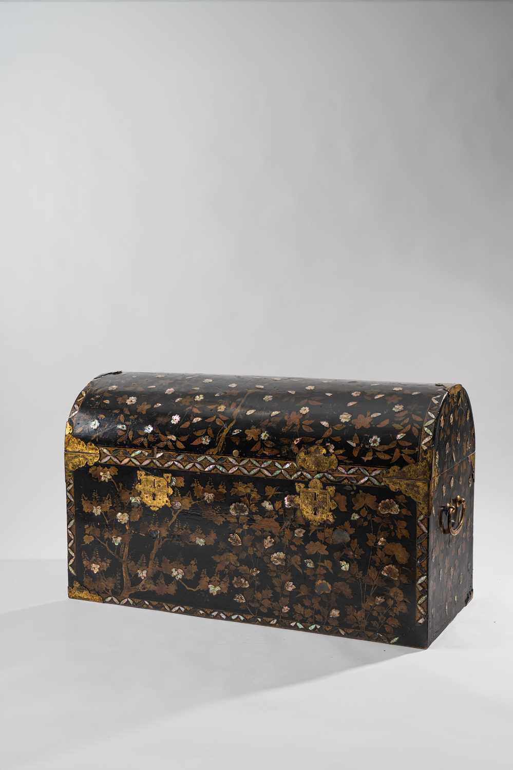 A LARGE JAPANESE GOLD AND BLACK LACQUER NANBAN COFFER MOMOYAMA PERIOD, 16TH CENTURY Of typical