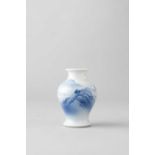 A MINIATURE JAPANESE BLUE AND WHITE VASE BY MAKUZU KŌZAN (1842-1916) MEIJI OR TAISHO PERIOD, 20TH