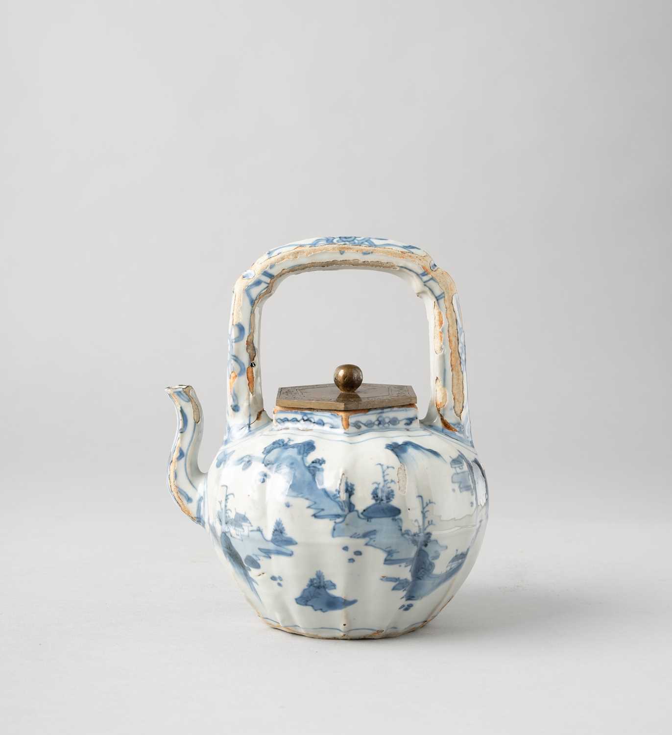 A CHINESE KO-SOMETSUKE BLUE AND WHITE EWER TIANQI OR CHONGZHEN, 17TH CENTURY For the Japanese
