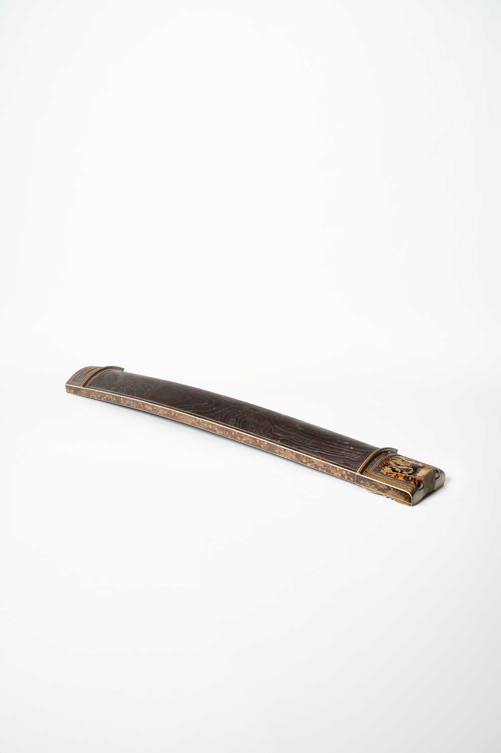 NO RESERVE λ A JAPANESE LACQUERED WOOD KOTO (ZITHER) MEIJI ERA, 19TH CENTURY Of typical arched