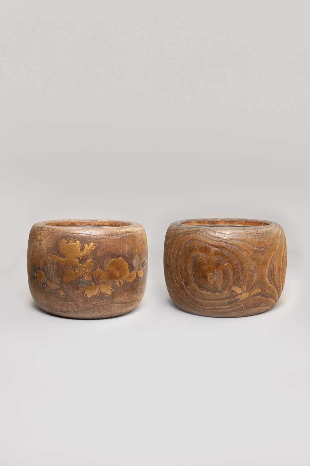 NO RESERVE A PAIR OF JAPANESE LACQUERED WOOD HIBACHI (BRAZIERS) MEIJI ERA, 19TH CENTURY The circular