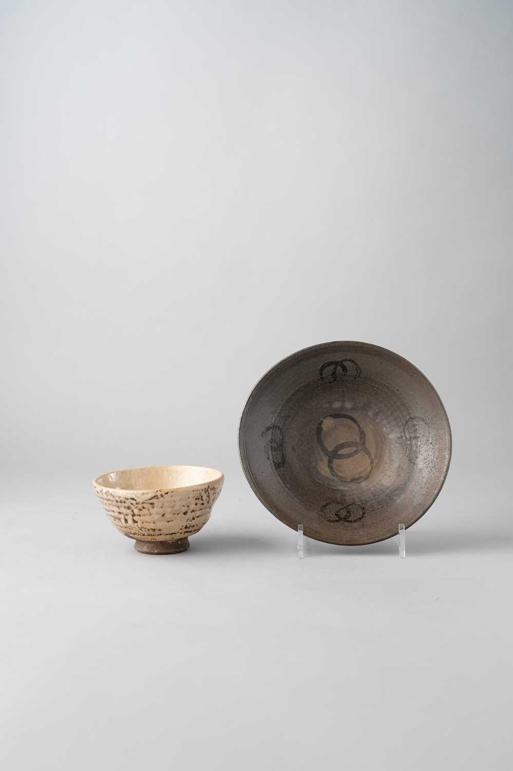 NO RESERVE TWO JAPANESE BOWLS EDO/MEIJI, 19TH CENTURY The larger piece an example of e-garatsu ware,