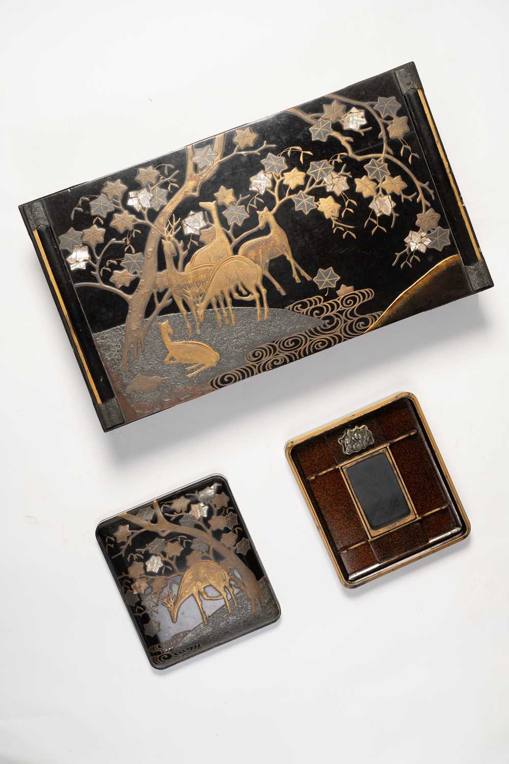 NO RESERVE A JAPANESE LACQUER BUNDAI (WRITING TABLE) AND MATCHING SUZURIBAKO (WRITING BOX) AFTER - Image 3 of 6