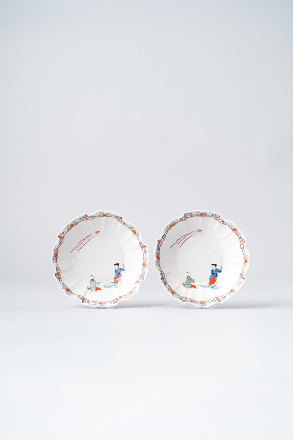 NO RESERVE TWO RARE JAPANESE KAKIEMON DISHES EDO PERIOD, LATE 17TH CENTURY Both with irregularly-