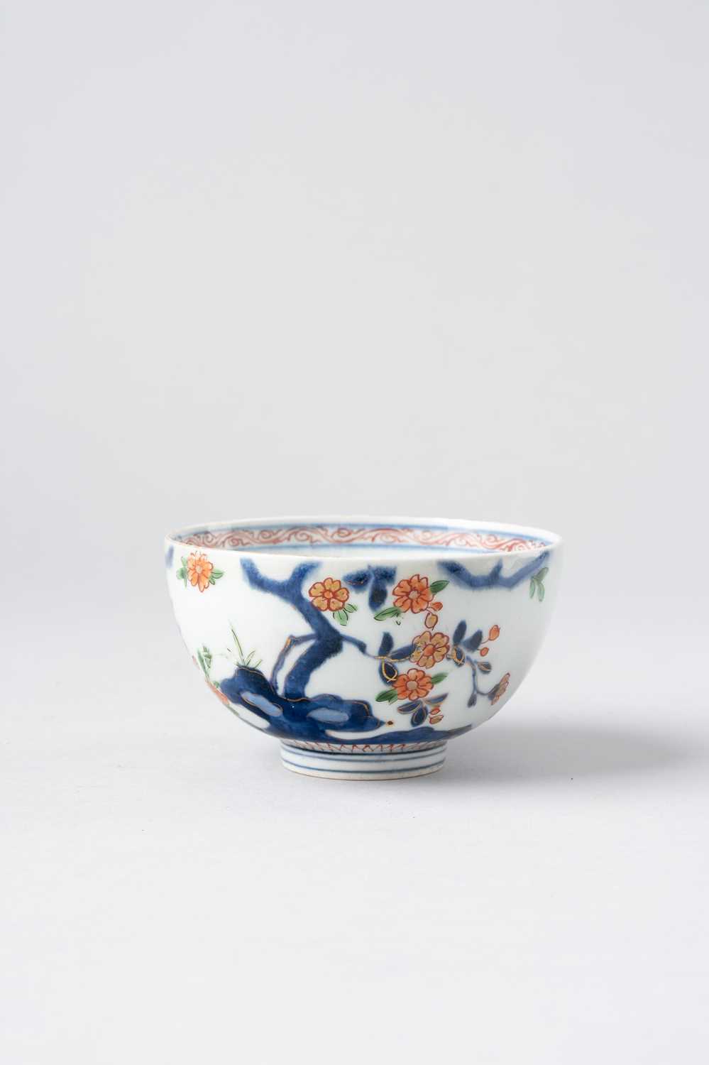 NO RESERVE A JAPANESE IMARI BOWL EDO PERIOD, C.1700 The exterior painted with flowering prunus and