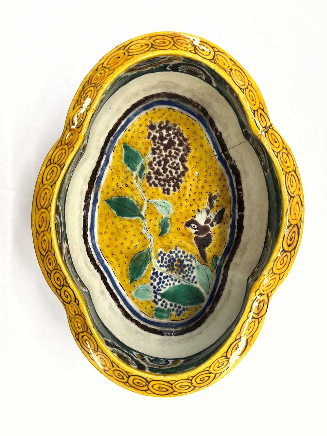 A JAPANESE KO KUTANI-STYLE QUATRELOBED FOOTED BOWL PROBABLY MEIJI, 19TH CENTURY Colourfully - Image 3 of 3