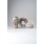 NO RESERVE THREE JAPANESE CERAMIC PIECES EDO PERIOD, 17TH/18TH CENTURY Variously decorated in