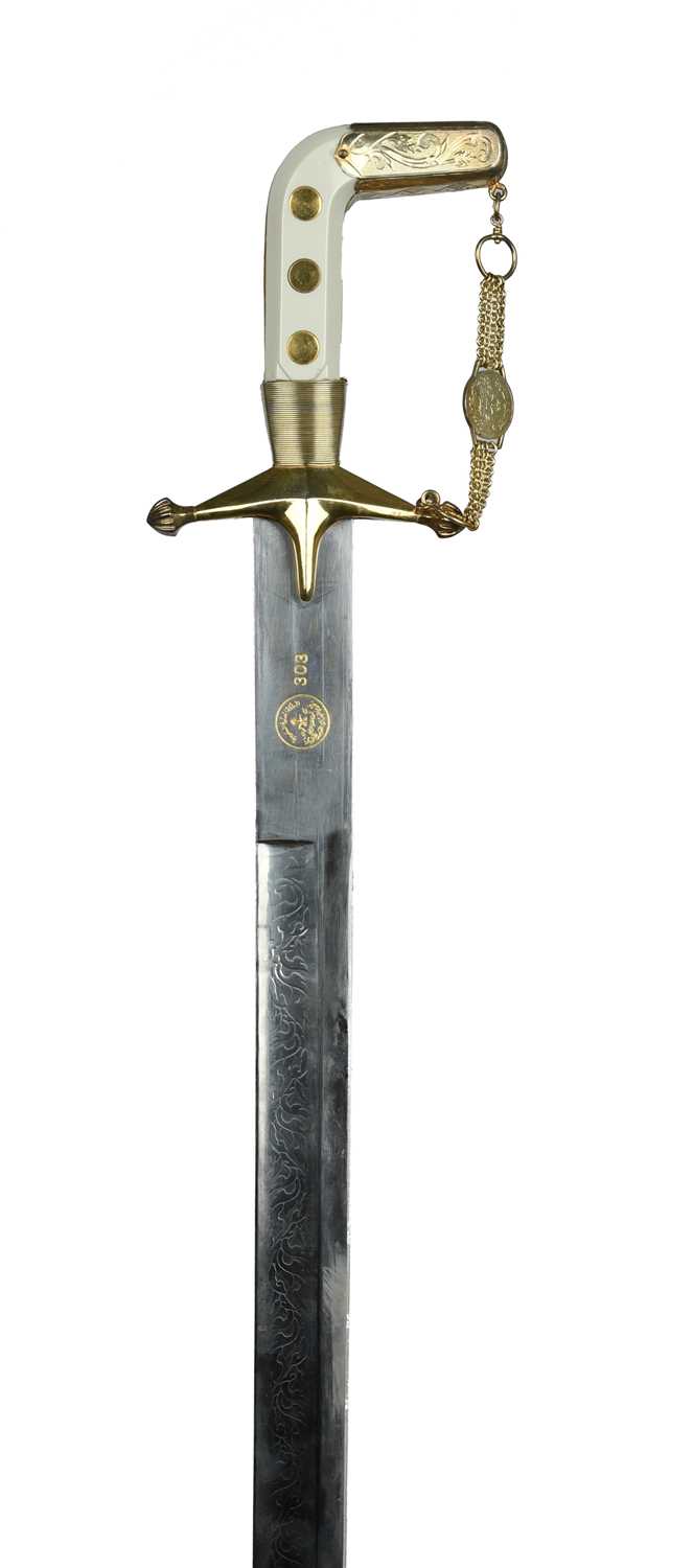 Saudi Arabia: a presentation sword (saif), the blade 36 in, nearly straight with a single broad - Bild 2 aus 2