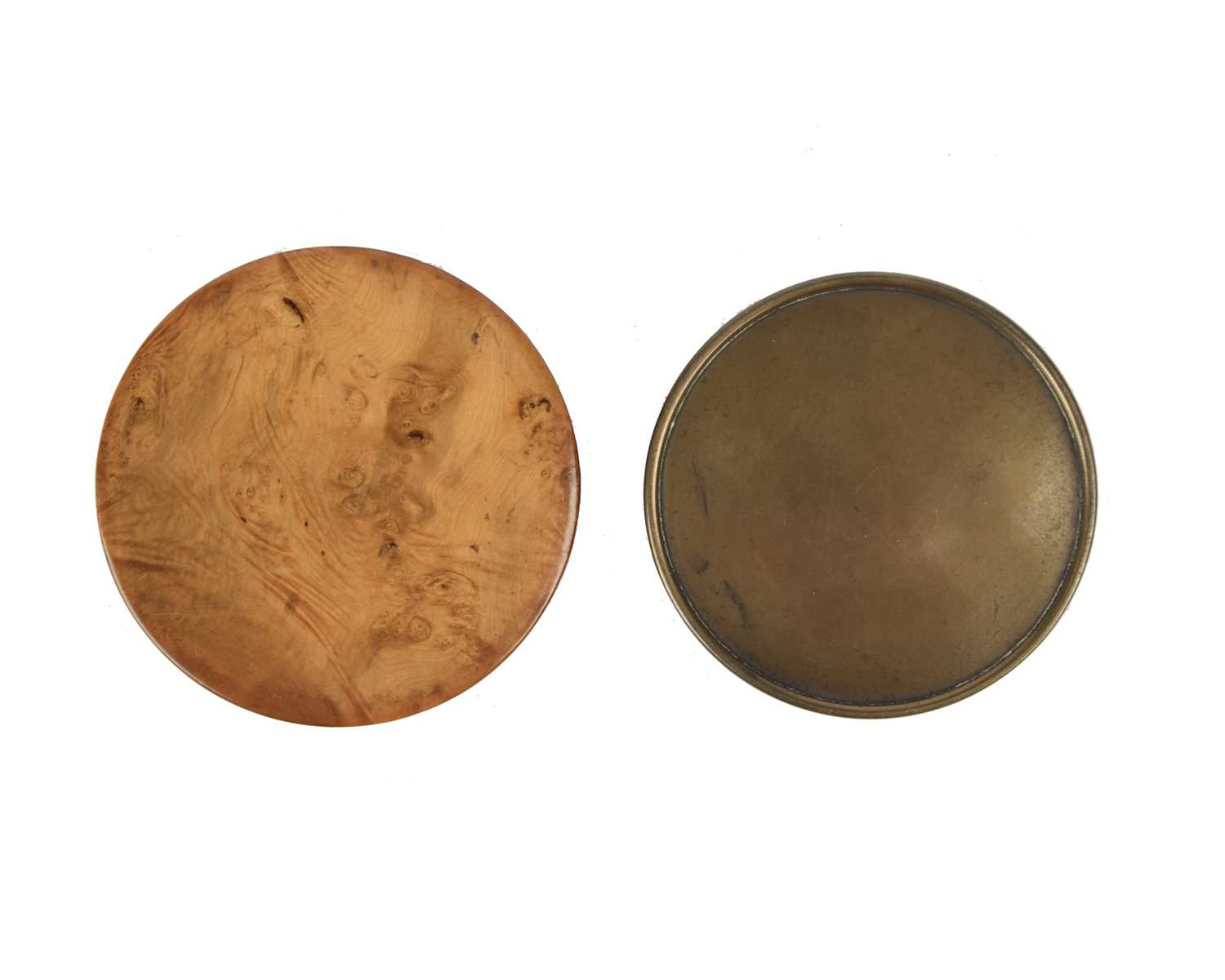 λ Napoleon Bonaparte: a burr wood and tortoiseshell lined circular snuff box, the lid with - Image 2 of 3