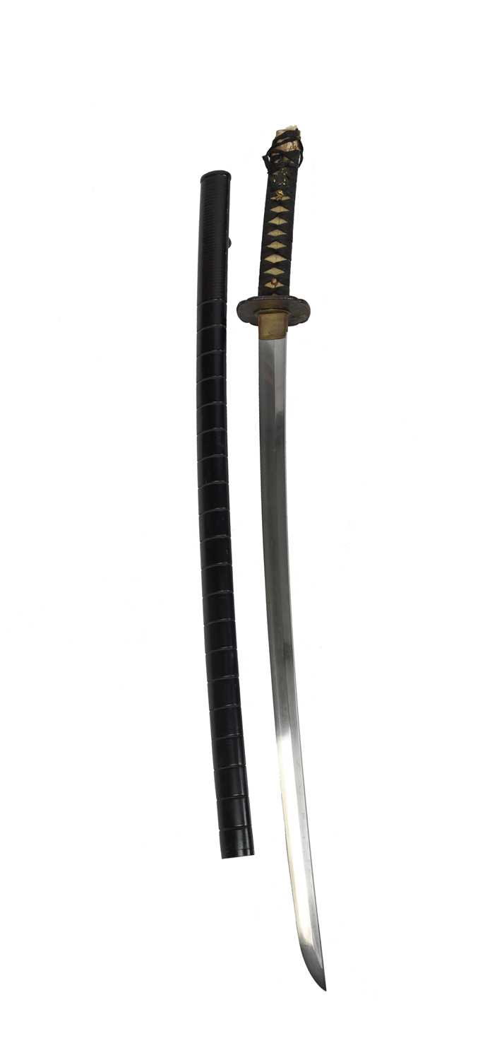A Japanese sword (katana), shinto blade 28.5 in., c. 1680, hon-zukuri with suguha hamon, mumei; iron - Bild 2 aus 3