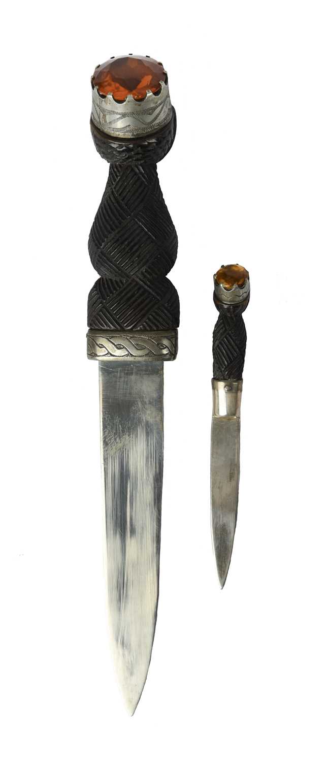 A Victorian rifle regiment officer's sword, 1827 pattern 'gothic' hilt with stringed bugle, 1845 - Image 2 of 4