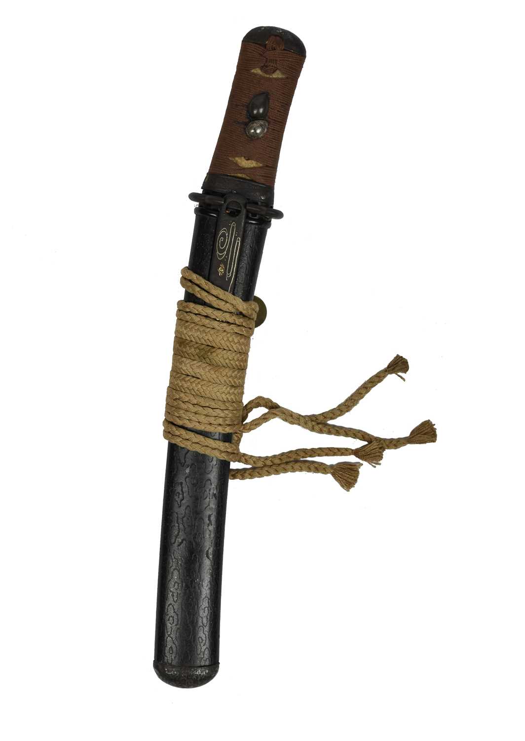 A Japanese dagger (tanto), blade 8.75 in. hira-zukuri, asymetric arrangement of hi, notare hamon, - Image 3 of 4