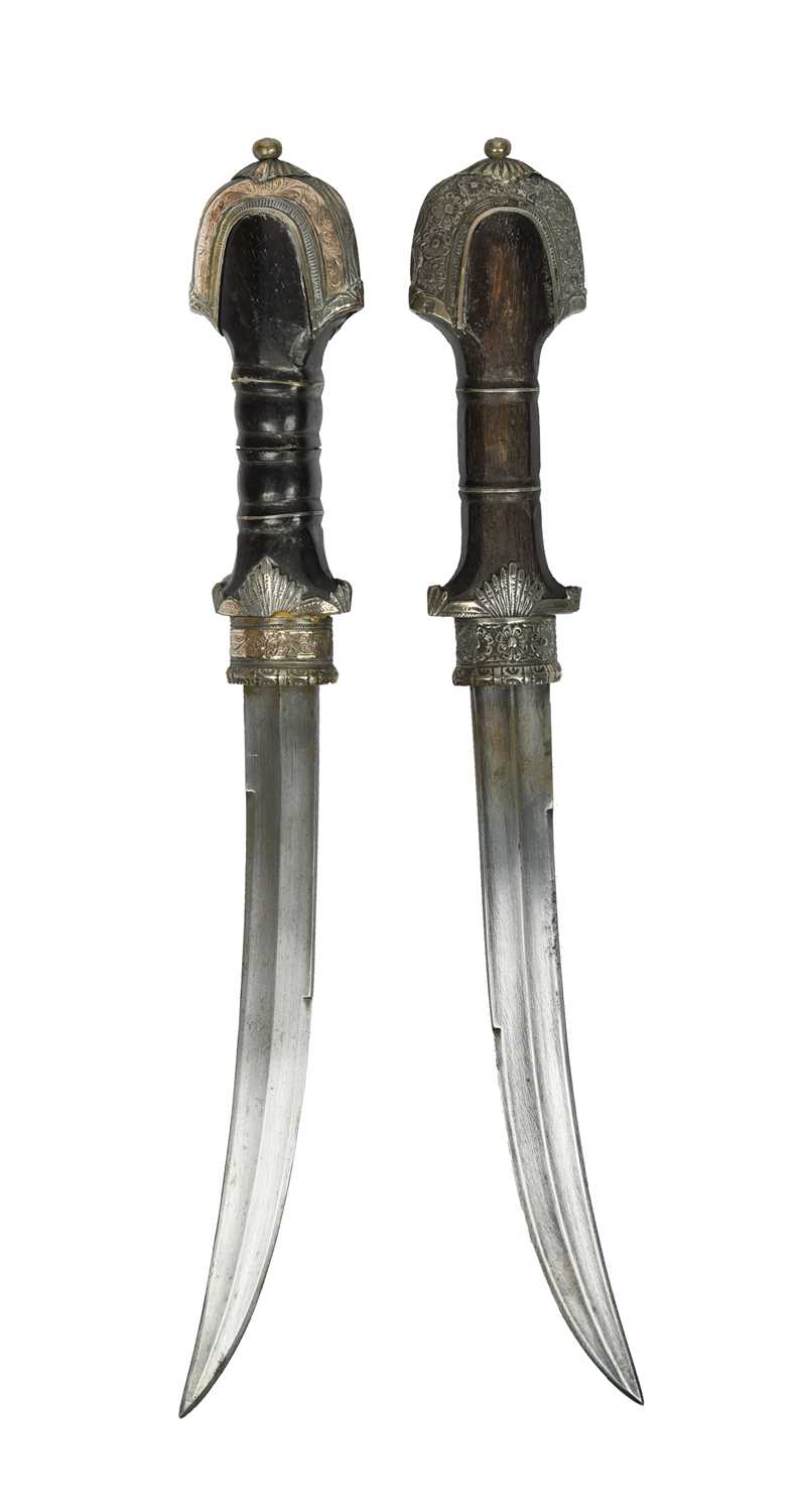 Two Moroccan daggers (jambiya), each with slightly curved and bi-fullered blade 9 in., silver