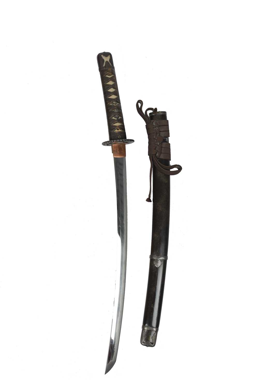 A Japanese sword (wakizashi), blade 18.5 in. hon-zukuri, notare hamon, plain copper habaki, nakago - Image 2 of 2