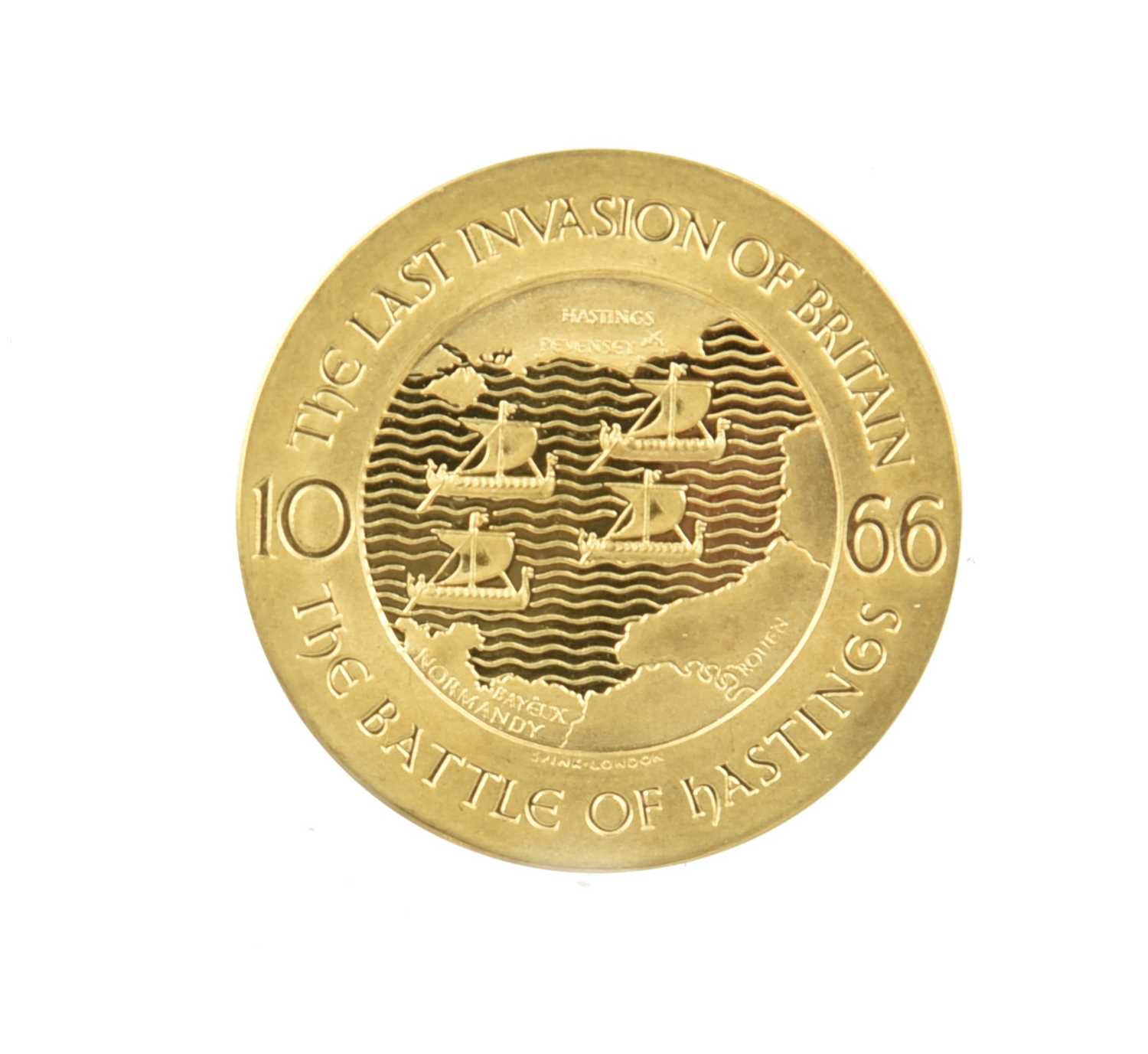 William the Conqueror - 900th Anniversary of the Battle of Hastings, a gold medal by Spink, the - Image 2 of 2