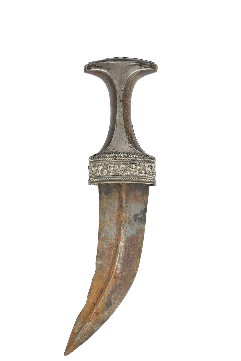 λ An Omani dagger (jambiya), broad curved blade 6.5 in. rhinoceros horn hilt with embossed silver - Image 3 of 3