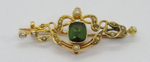 Art Nouveau 15ct cushion-cut green tourmaline and seed pearl brooch, 3.9cm W approx, 3g (af)