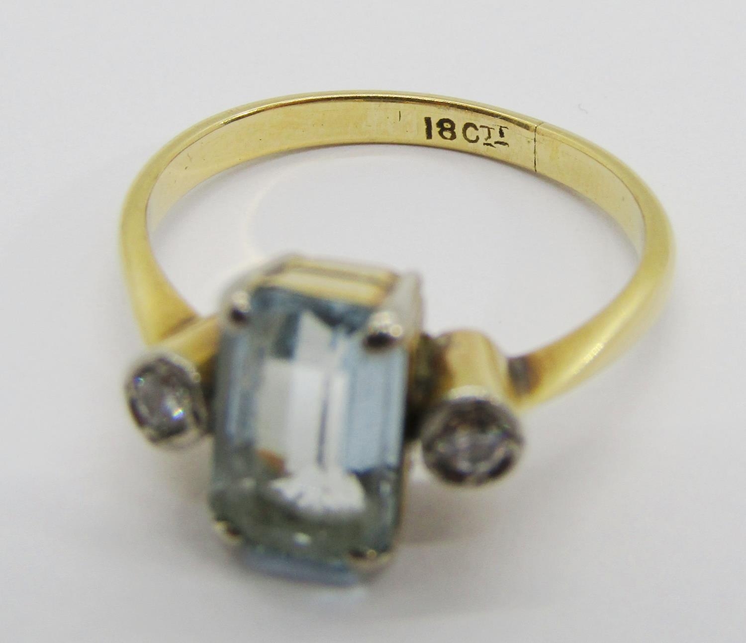 Early 20th century 18ct emerald-cut aquamarine and diamond three stone ring, size J, 3.4g - Image 4 of 5