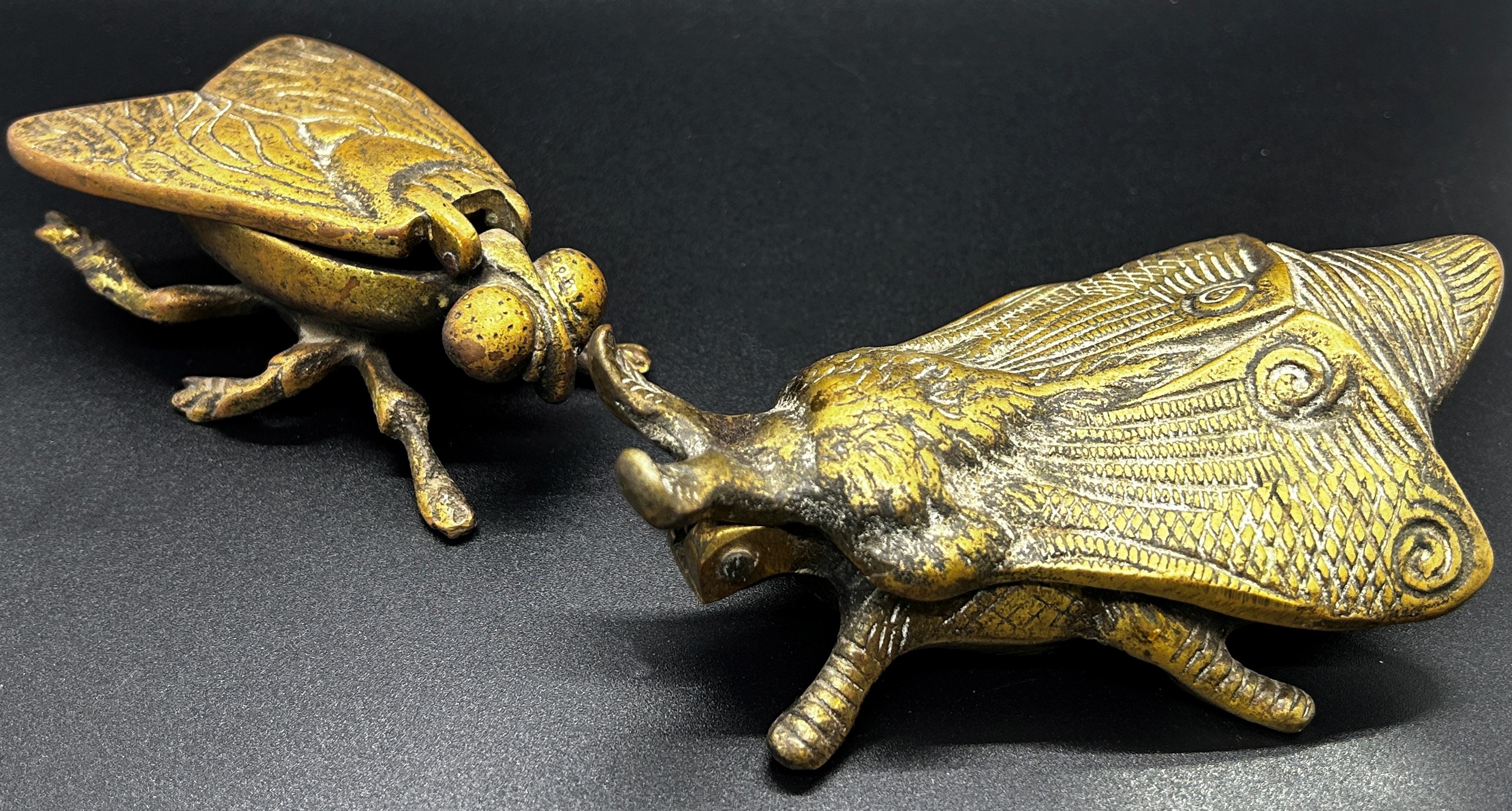 A mixed collection of novelty, brass ashtrays to include a moth, fly, tortoise, etc - Image 2 of 7