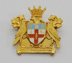 18ct St Thomas' Hospital coat of arms enamelled badge, maker 'T.F', Birmingham 1984, 2.5cm W approx,