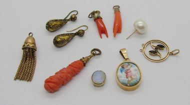 Mixed collection of antique and later jewellery to include a pair of Aesthetic Movement type drop