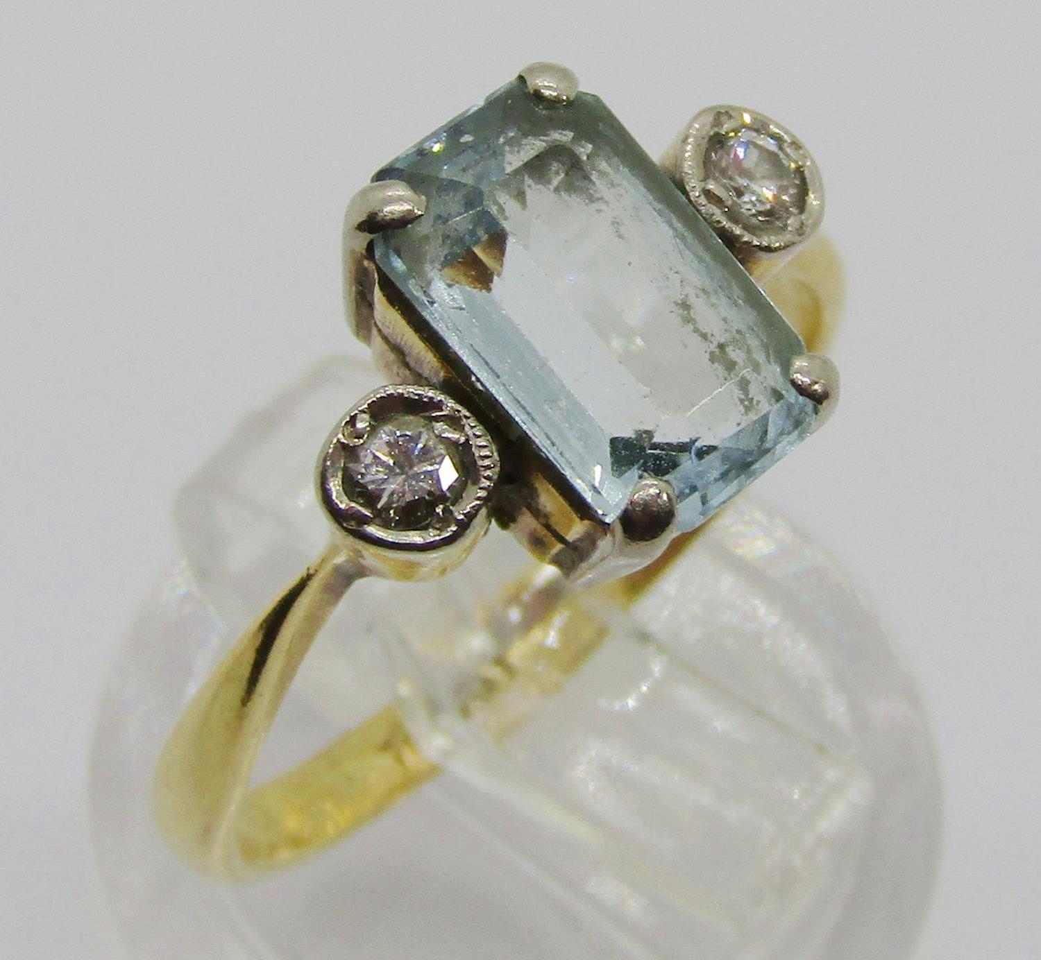 Early 20th century 18ct emerald-cut aquamarine and diamond three stone ring, size J, 3.4g - Image 3 of 5