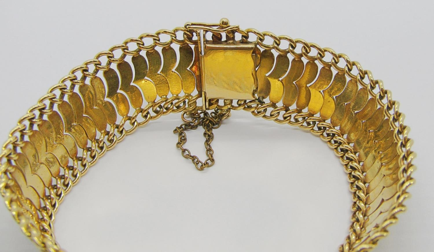 Decorative foreign yellow metal bracelet with safety catch, indistinct stamps to clasp, 33.9g ( - Image 3 of 3