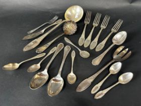 A large quantity of loose silver plated cutlery, the majority made by Ercuis of France, 100’s.