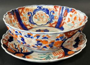 Imari dish of traditional form with scalloped border and a similar dish