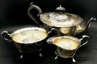 A three piece silver tea service, Birmingham 1902, maker Barker Brothers Silver Limited, 17.5 ozs