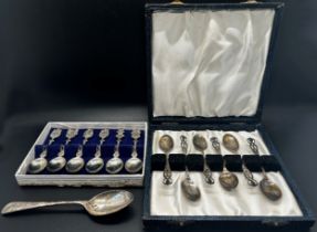 A boxed set of six silver coffee spoons, a boxed set of six silver collectors spoons and a single