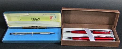 A miscellaneous collection of vintage and other pens to include Parker, Cross, Shaeffer, refills,