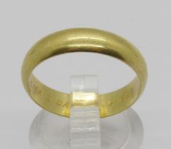 18ct wedding ring, inscribed to interior, size Q, 4.5g
