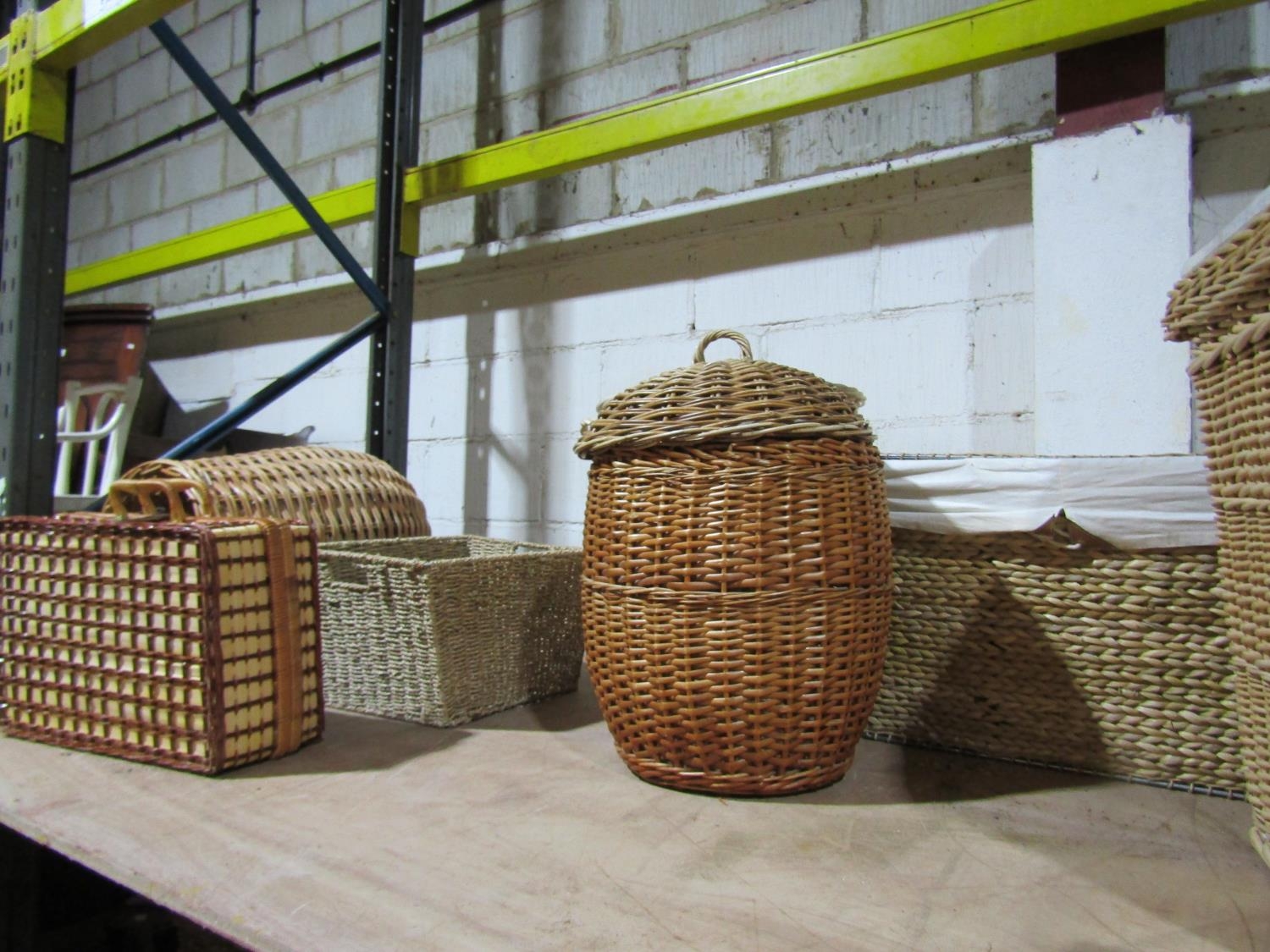 A collection of wicker baskets of varying size, design and purpose - Image 4 of 4