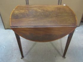 A Georgian mahogany oval drop leaf Pembroke table 69 cm high x 79 cm long x 95 cm approx. (af), a