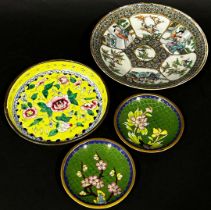 Chinese and European ceramics to include a small famille verte export dish, 15cm diameter, a small