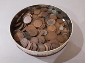 A collection of Victorian and later bronze pennies, half pennies and farthings, etc