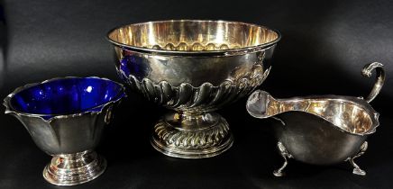 A silver plated bowl with swirled gadrooned decorations 21cm diameter, together with a Georgian