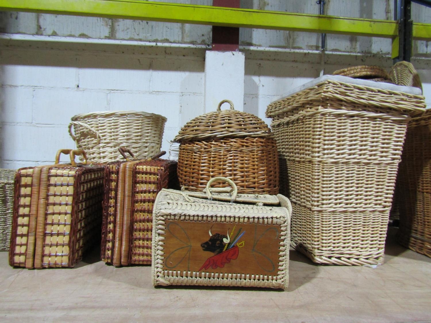 A collection of wicker baskets of varying size, design and purpose - Image 3 of 4