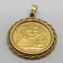 Sovereign dated 1980 set in a 9ct rope twist pendant, 9.8g