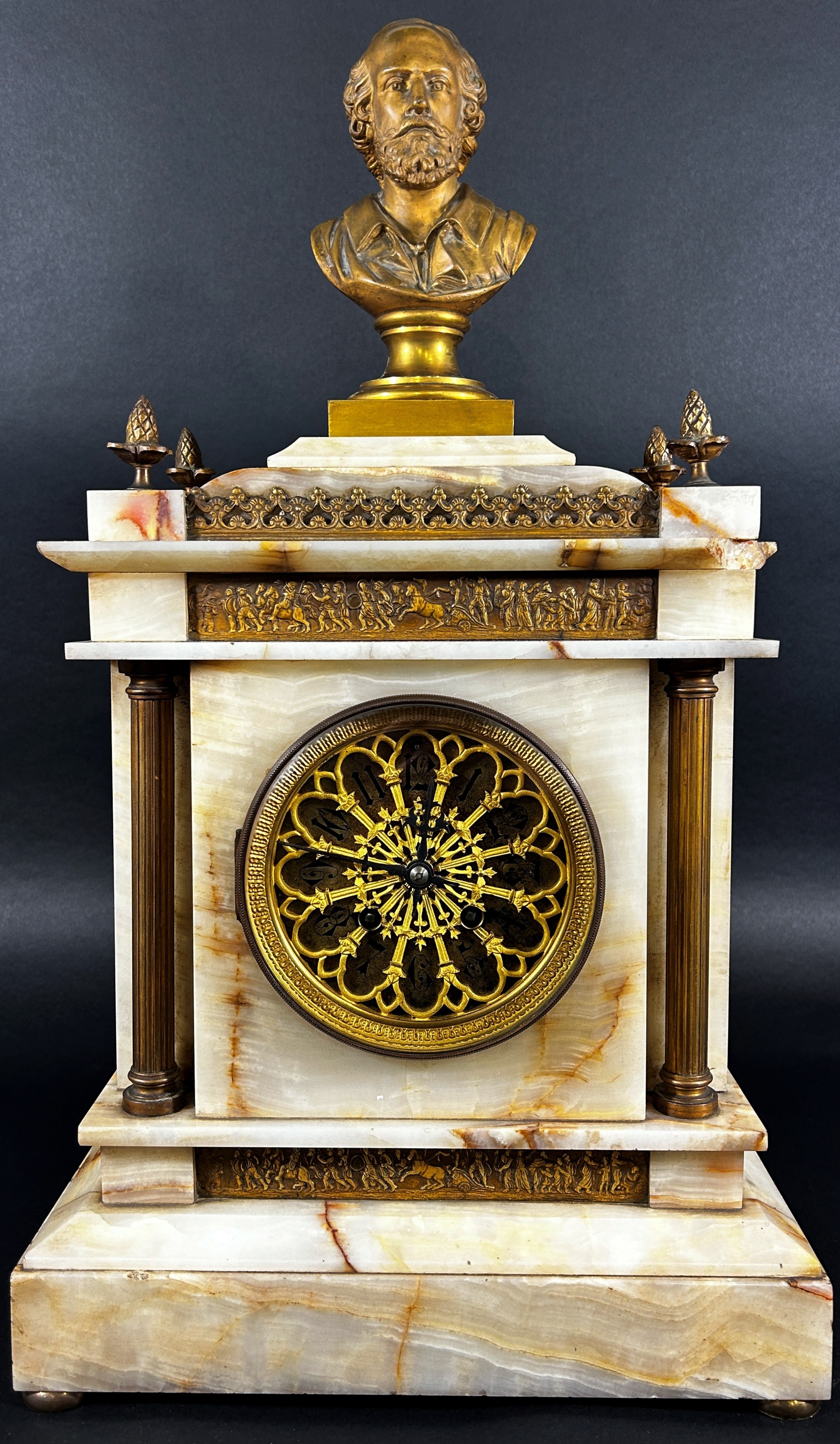 Good quality mid-Victorian period onyx and brass mounted mantle clock with column supports and - Image 2 of 4