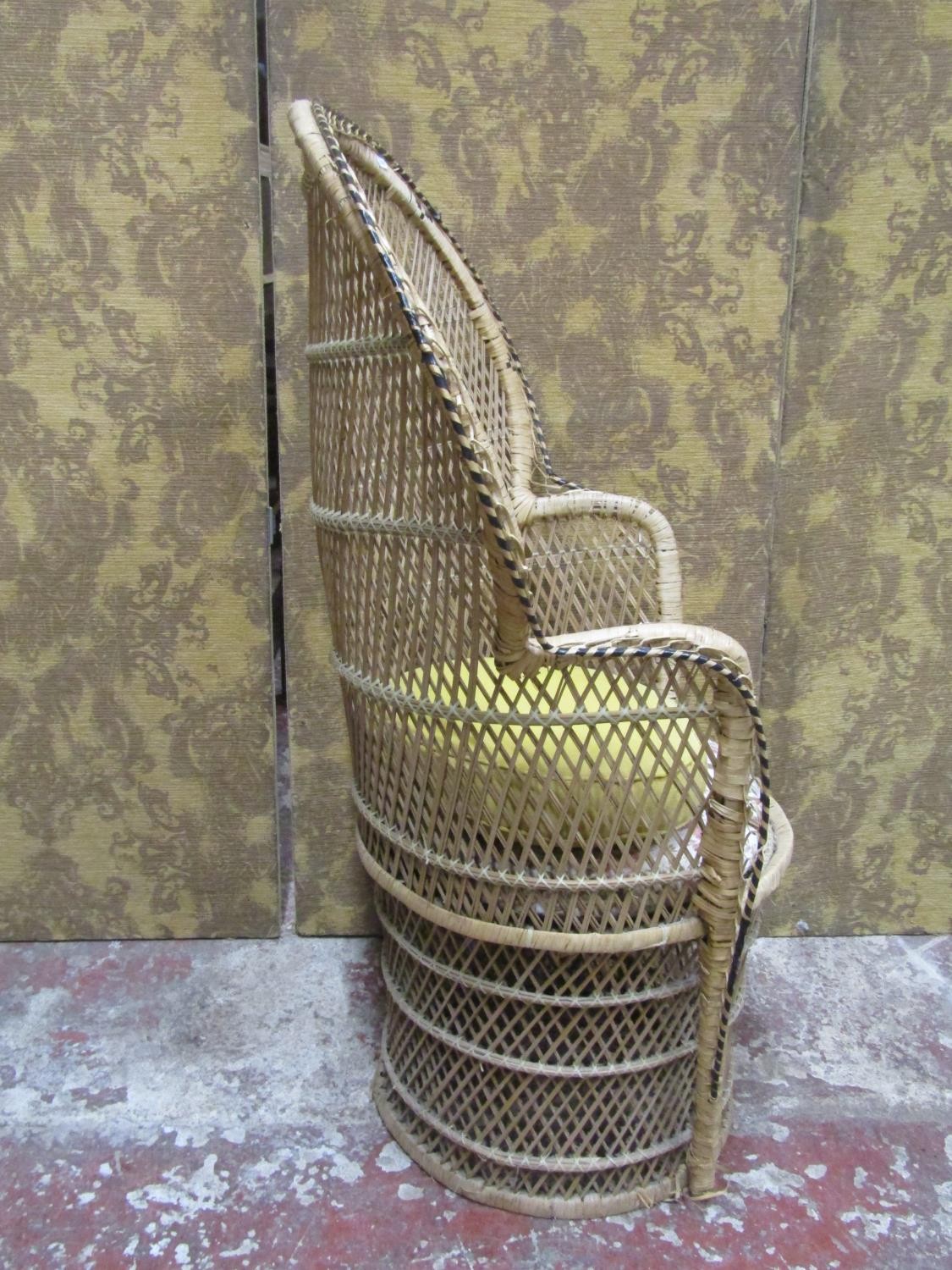 A woven wicker 'peacock' type chair - Image 3 of 4
