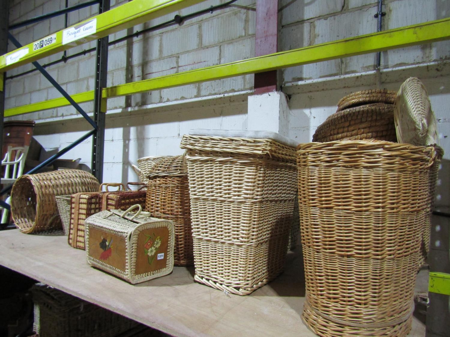 A collection of wicker baskets of varying size, design and purpose - Image 2 of 4