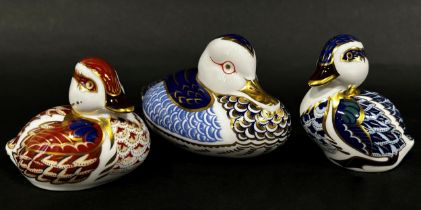 Six Royal Crown Derby paperweights / figures of waterfowl (with boxes), 5 with gold stoppers, one