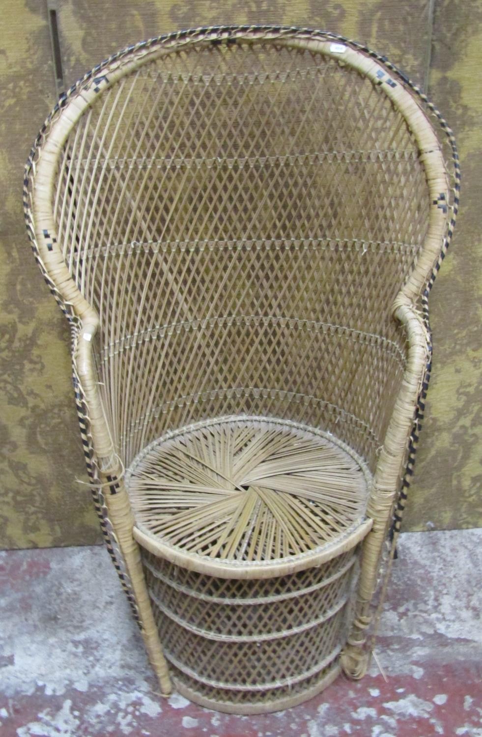 A woven wicker 'peacock' type chair - Image 2 of 4